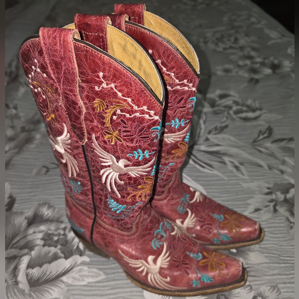 Women's Embroidered Western Boots